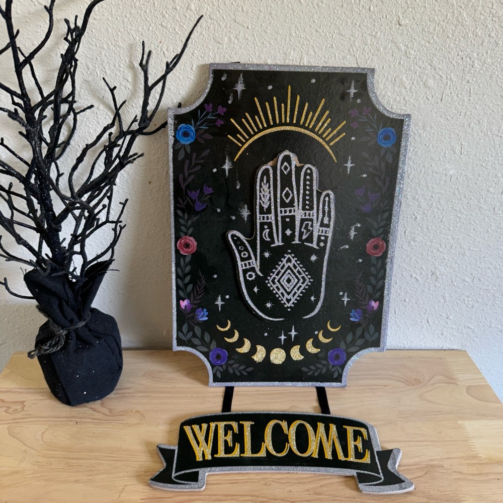New Halloween “welcome” palmistry hanging decor 🎃